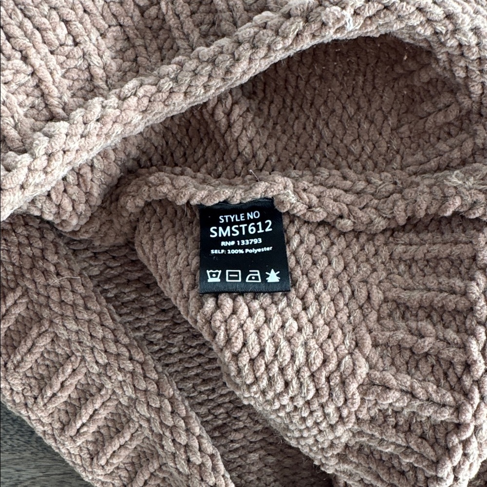 NWOT sweater - Picture 8 of 8